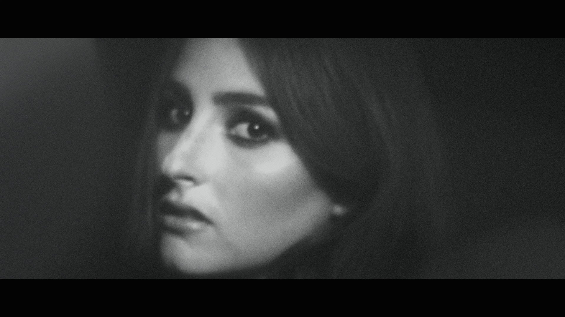 [video] beautiful trailer of BANKS, the “Goddess” singer